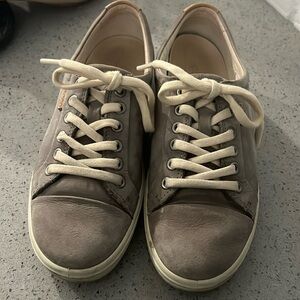 Ecco soft VII leather sneakers. Size 7. Taupe leather nuback. Removal insoles.